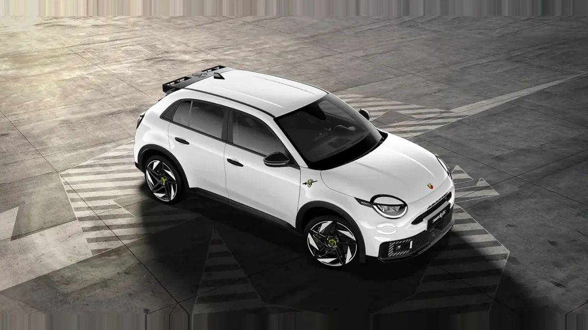 Abarth 600e Turismo, 100% eléctrico, en renting — Lateral
