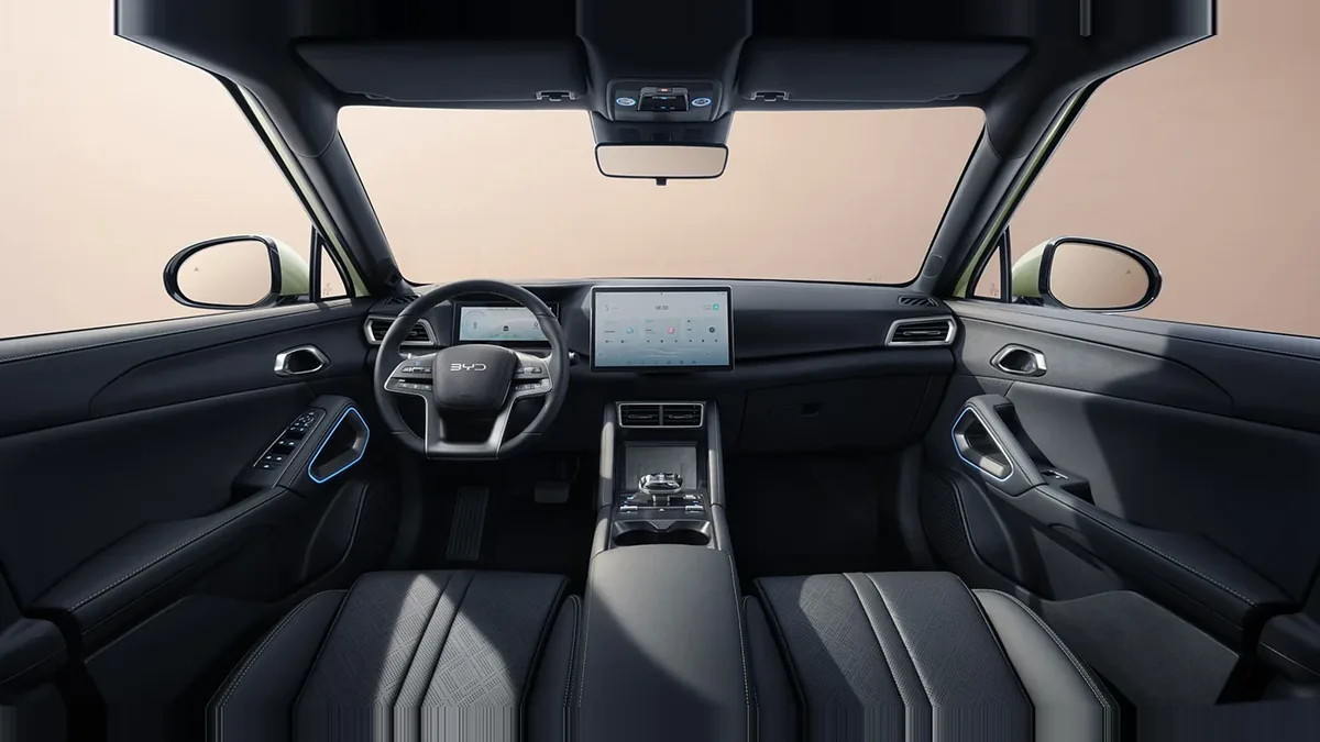 BYD Atto 2 DM-i Boost 156kW, híbrido enchufable, en renting — Delantera