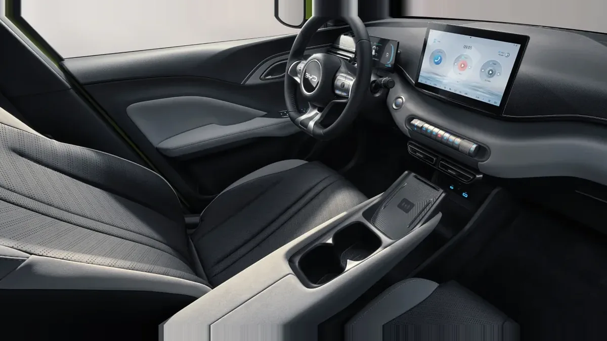 BYD Dolphin Surf Boost, 100% eléctrico, en renting — Interior