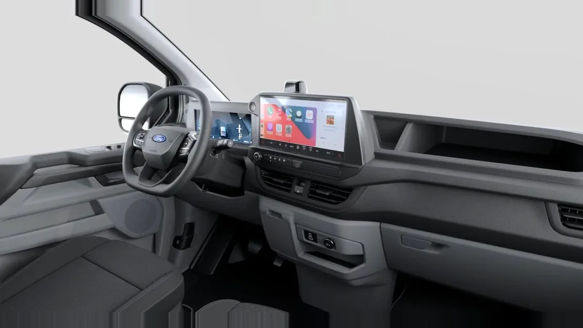 Ford TRANSIT CUSTOM  Kombi BEV 83kWh 100kW 340 L1 Trend, 100% eléctrico, en renting — Delantera