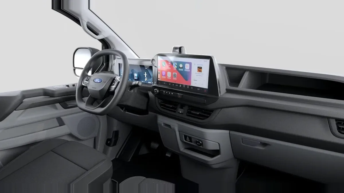 Ford TRANSIT CUSTOM Van BEV 83kWh 100kW 320 L1 Trend, 100% eléctrico, en renting — Delantera