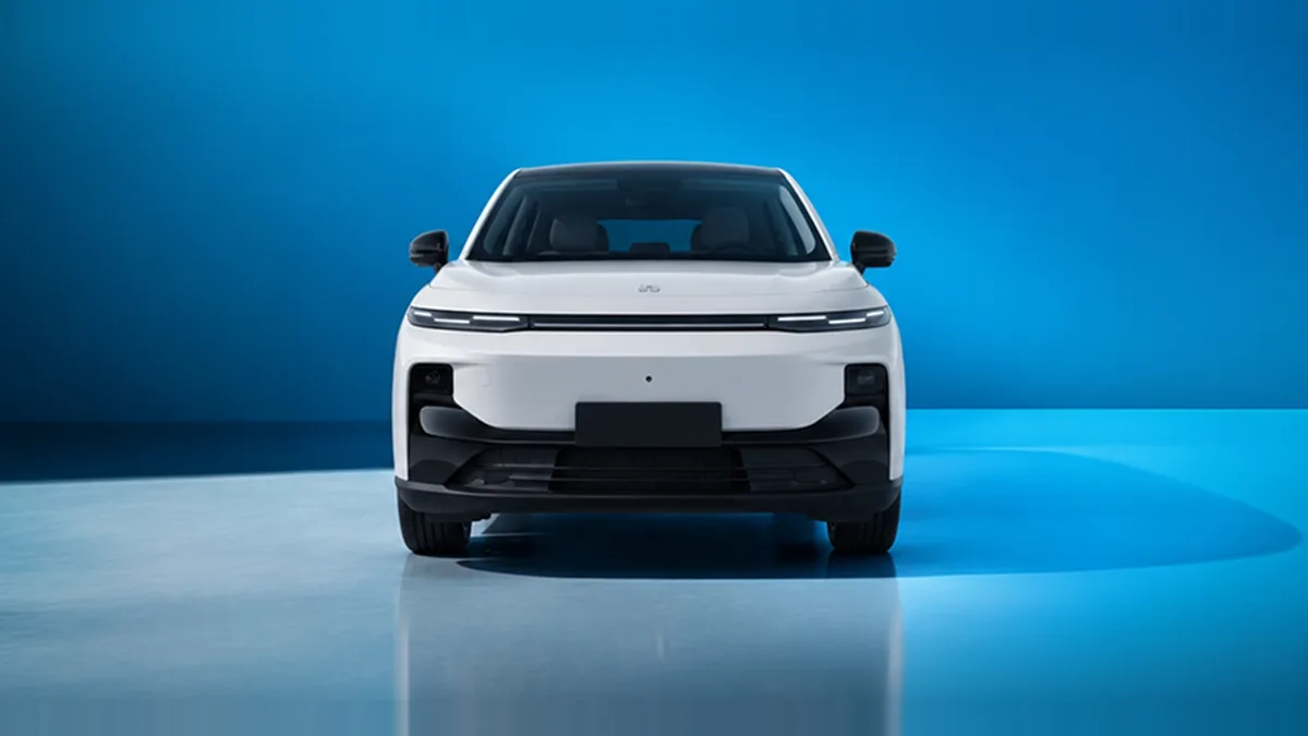 Leapmotor B10 BEV 56.2kWh LifePro AT, 100% eléctrico, en renting — Trasera