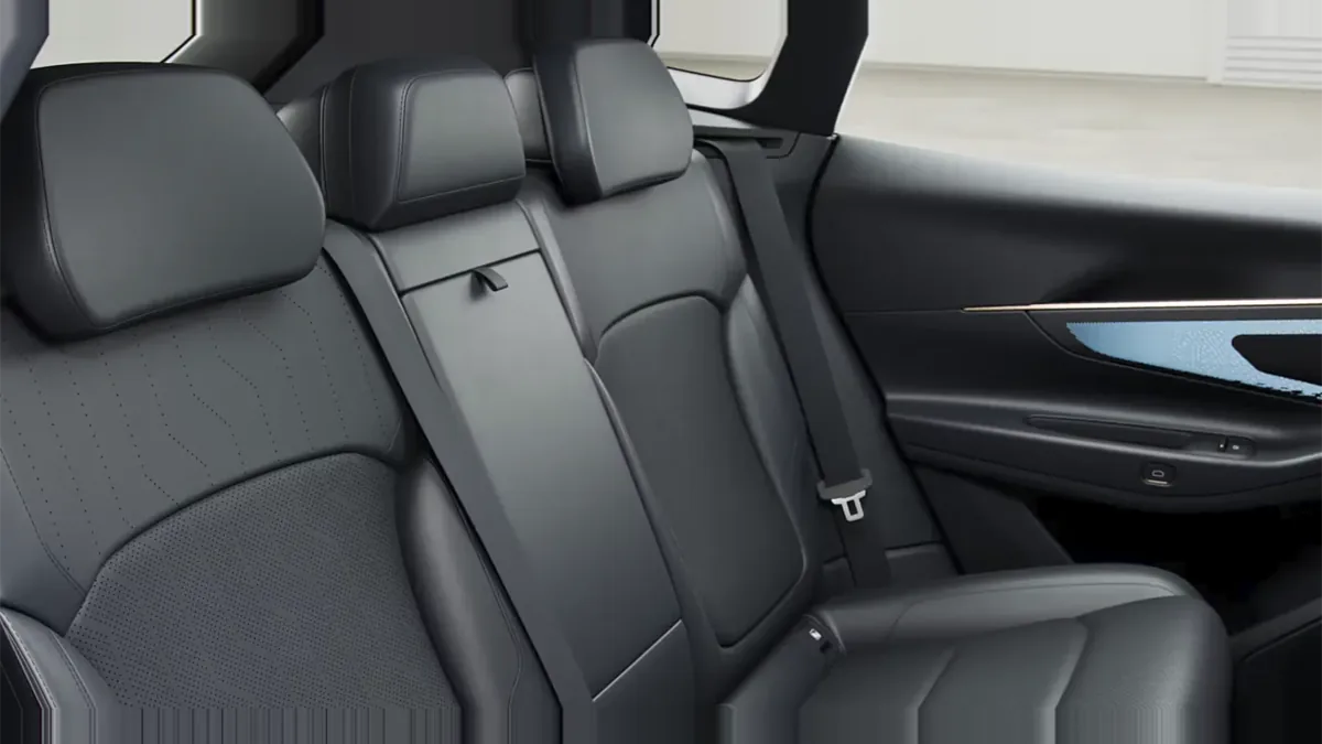 Lynk & Co 08 1.5 PHEV Core, híbrido enchufable, en renting — vista 6